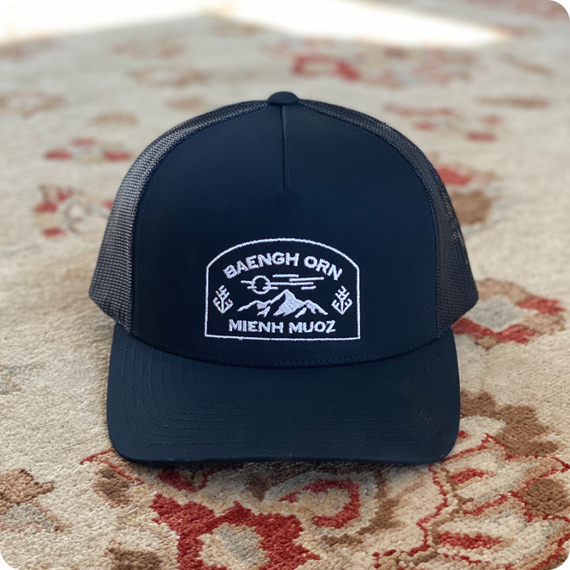 Black Five Panel Retro Trucker Cap - Iu Mien Baengh Orn