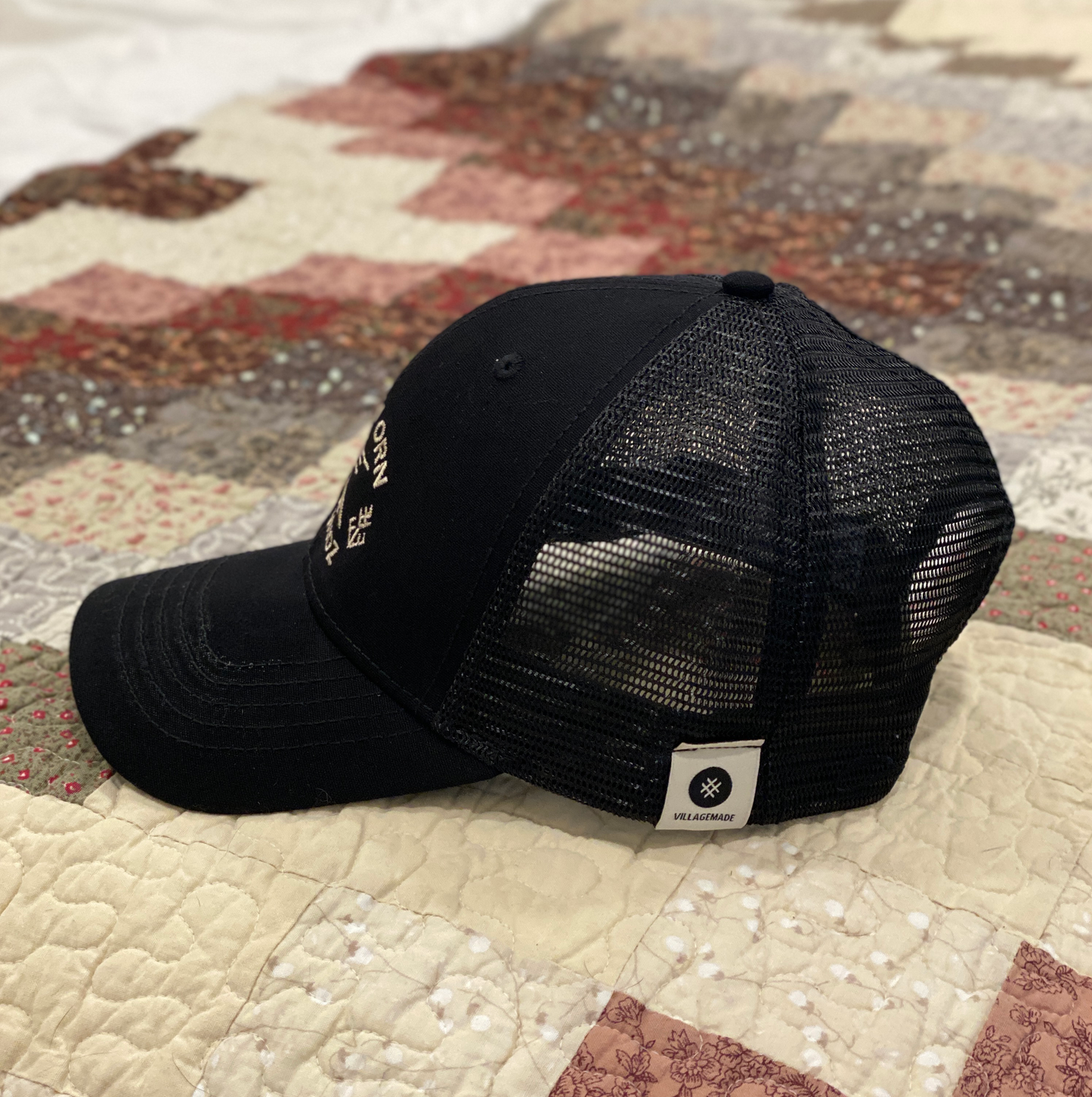 Black Ponytail Trucker Cap - Iu Mien Baengh Orn