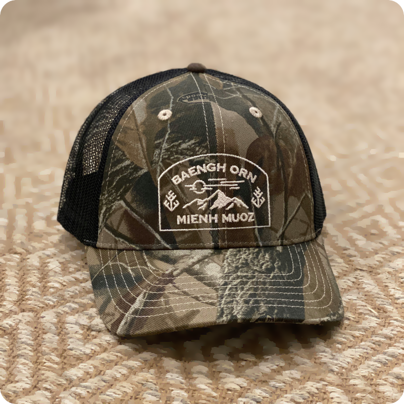 Realtree Camo & Black Five Panel Retro Trucker Cap - Iu Mien Baengh Orn