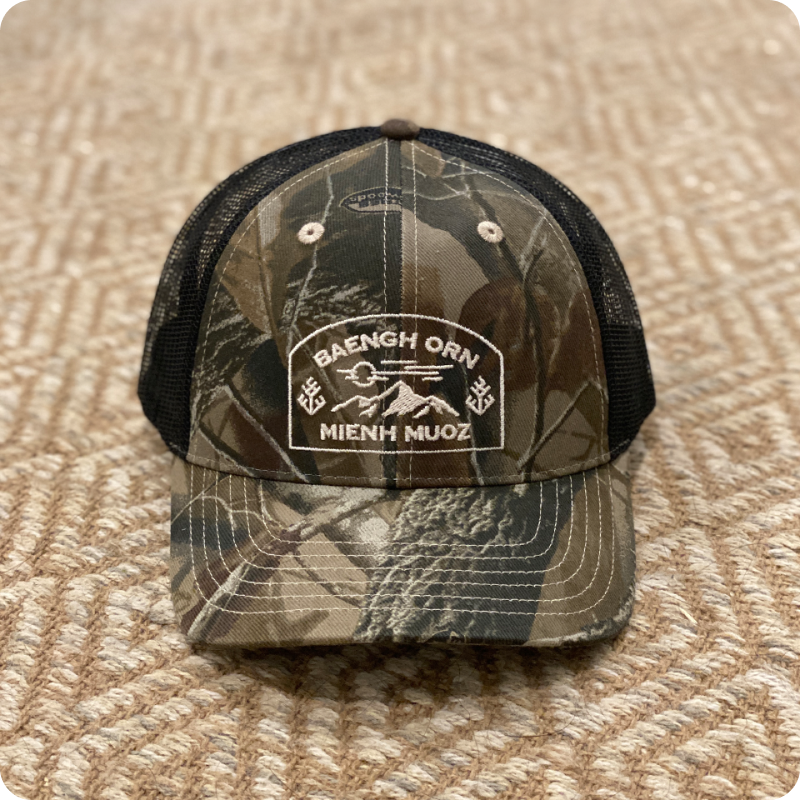 Realtree Camo & Black Five Panel Retro Trucker Cap - Iu Mien Baengh Orn